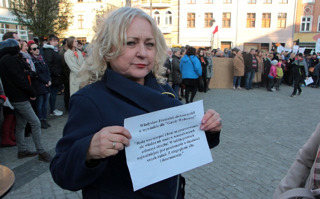 Róża Lewandowska, jako szefowa ZNP, podczas grudziądzkiej manifestacji wspierającej strajk nauczycieli. Kwiecień 2019 rok