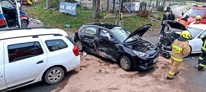 Powiat gdański, Gmina Trąbki Wielkie: wypadek z udziałem "elki". Interwencja służb ratunkowych [ZDJĘCIA]