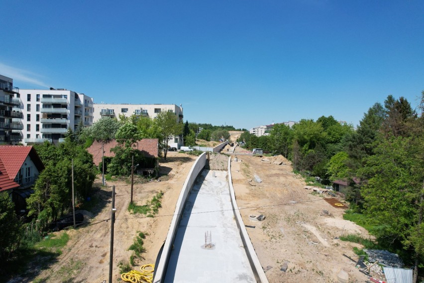 Kraków. Tramwaj do Górki Narodowej dojedzie rok później. Rosną koszty. Od wakacji mieszkańców czekają ogromne utrudnienia [ZDJĘCIA]  