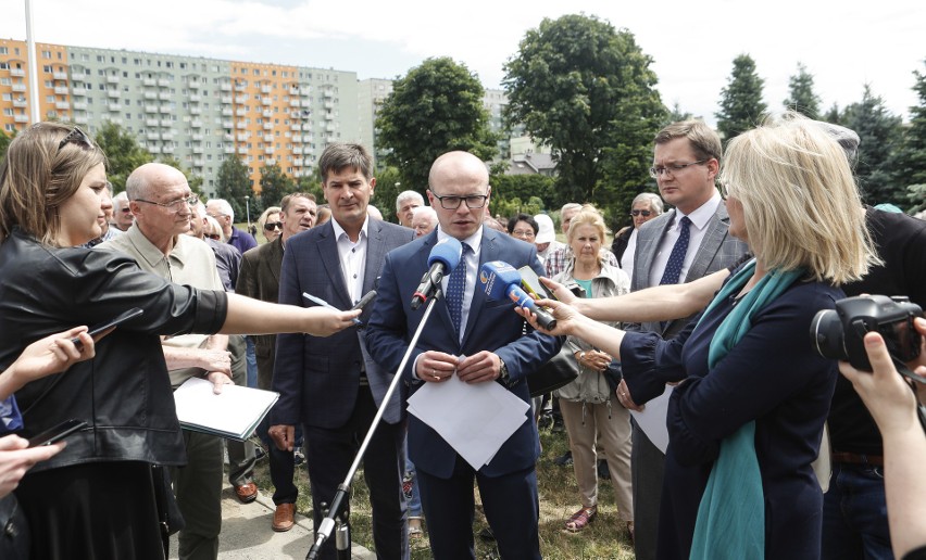 Nie dla nowych bloków, protest mieszkańców os. Nowe Miasto w...