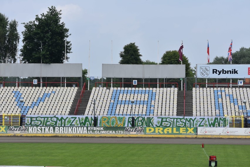 Rybnik: wracają maseczki, puste stadiony, ograniczone...