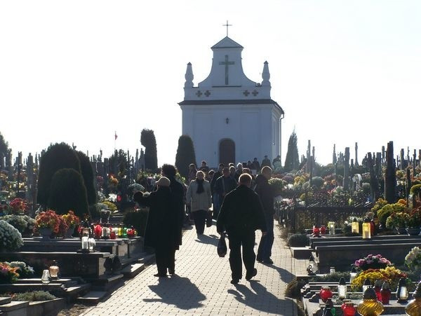 Cmentarz w Choroszczy. Kwesta na ratowanie zabytków.