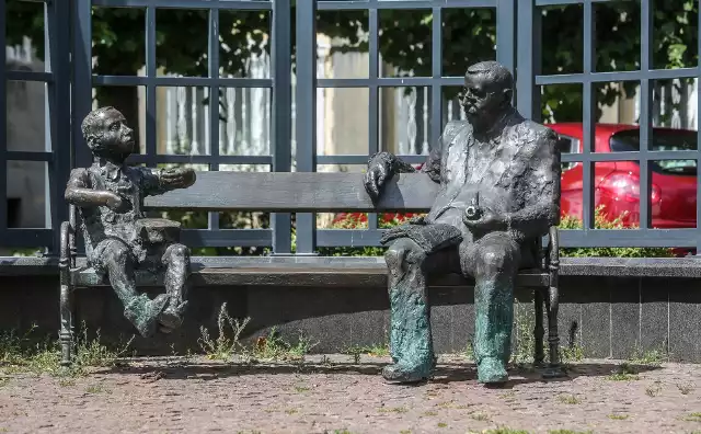 Günter Grass doczekał się ławeczki we Wrzeszczu. Na podobne uhonorowanie polskiego pisarza Brunona Zwarry wciąż prowadzona jest oddolna zbiórka publiczna