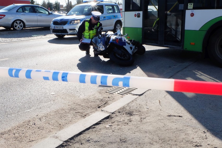 Wypadek z udziałem motocyklisty wydarzył się po południu w...