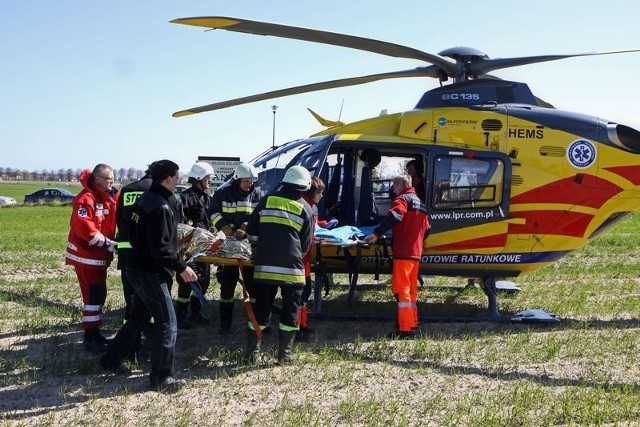 Na zdjęciu: Najciężej ranna młoda kobieta została przetransportowana do Szczecina 