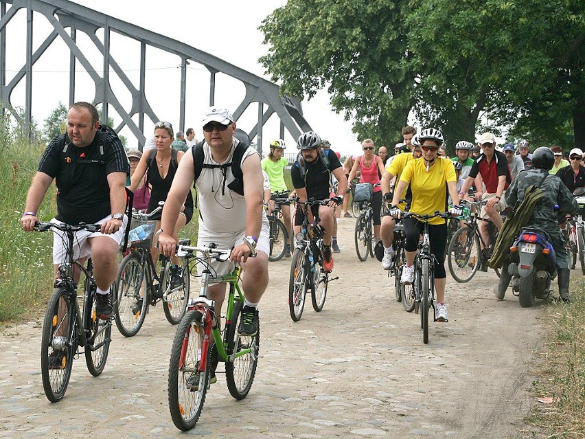 Grudziądzcy rowerzyści obrali kierunek: za most! [zdjęcia]