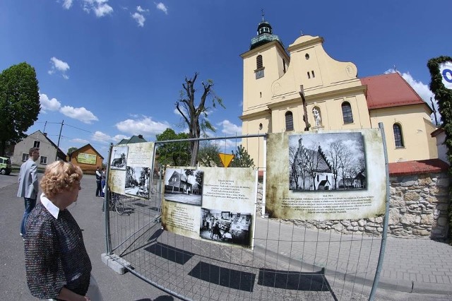 Tarnów Opolski zaczyna świętować 100-lecie swojego kościołaNiecodzienną ekspozycję można oglądać na parkingu przed kościołem w Tarnowie Opolskim.