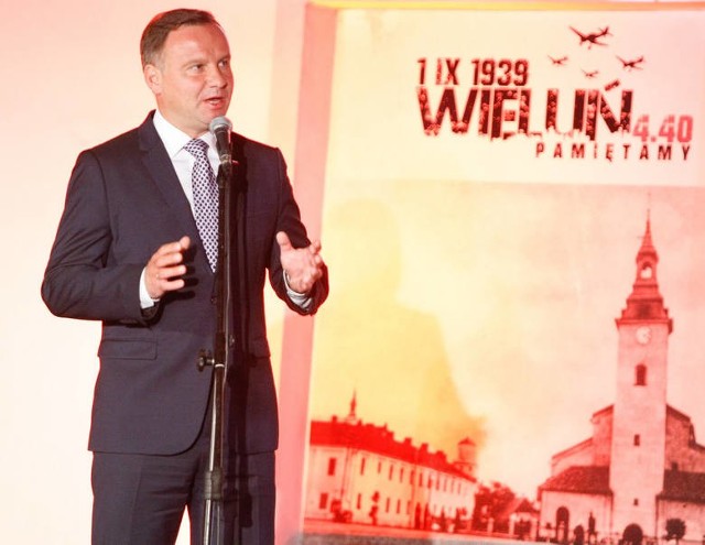 Prezydent Andrzej Duda przemawia na wieluńskich obchodach 1 września w 2017 r.