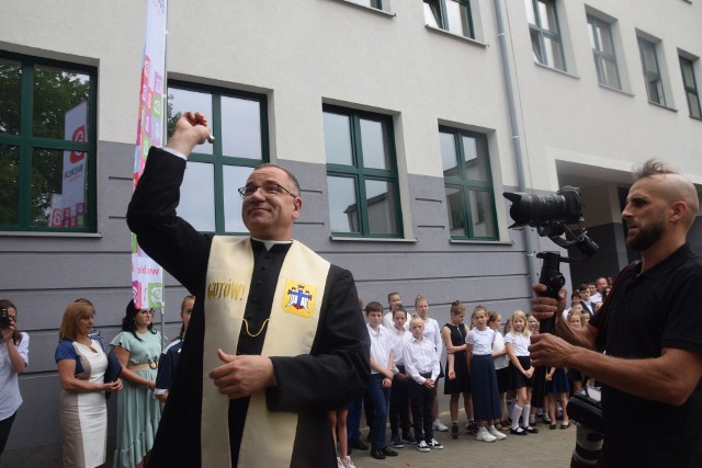 Uroczystość oddania do użytku nowego skrzydła SP 1 w Bieruniu