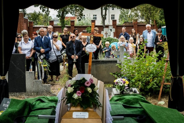 31 lipca w wieku 75 lat zmarł Mieczysław Franaszek, polski aktor, podróżnik i fotograf. Franaszek przez blisko 20 lat był związany z bydgoskim Teatrem Polskim. W sobotę (3 sierpnia) na cmentarzu Starofarnym w Bydgoszczy odbył się jego pogrzeb.