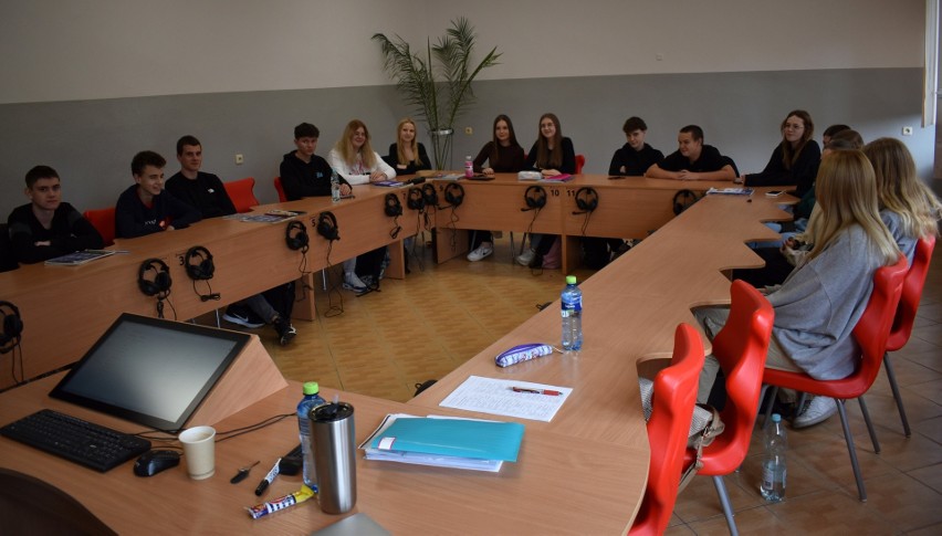 W Gorzycach uczniowie w ramach zajęć sami montują i serwisują kamery w swojej szkole