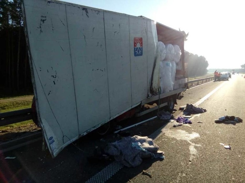 Wypadek w Brzeziu: Ciężarówka potrąciła dwie osoby. Jedna nie żyje, druga walczy o życie