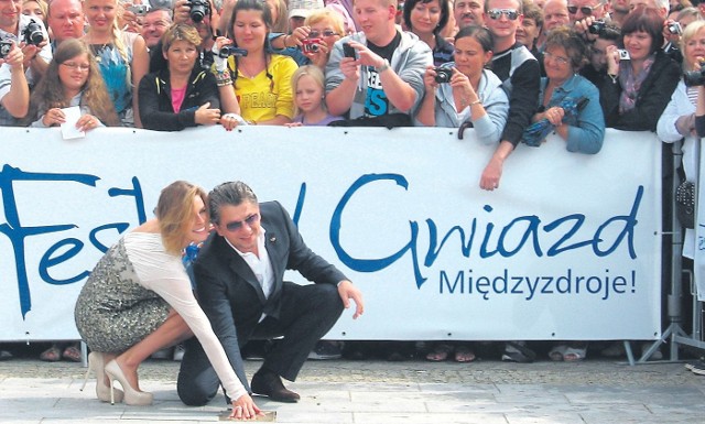 W ubiegłym roku dłoń w Alei Gwiazd odcisnął Janusz Józefowicz. Na zdjęciu w asyście swojej żony Nataszy Urbańskiej.