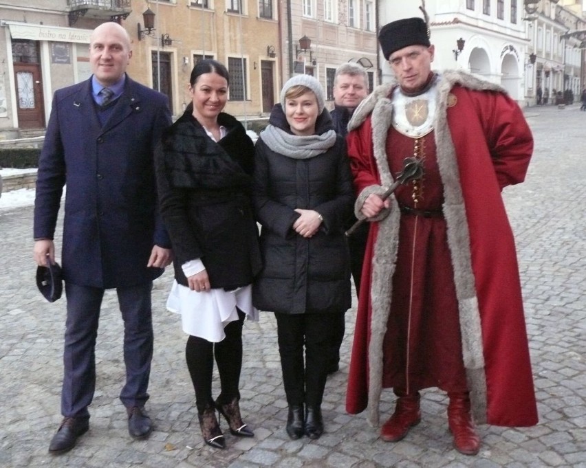 Katarzyna Dudek z posłanką Anną Krupką, Karolem Burym,...