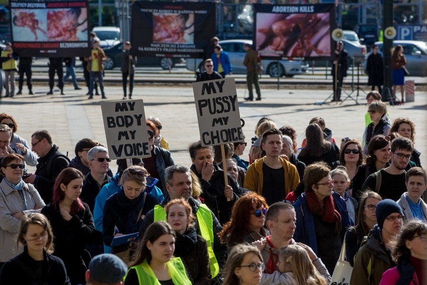 „Równości jak powietrza”. XIII Krakowska Manifa [ZDJĘCIA, WIDEO]