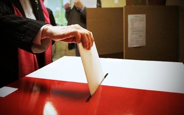 Frekwencja w niedzielnych wyborach uzupełniających w gminie Książki wyniosła nieco ponad 29 proc.