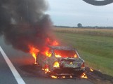 Pożar samochodu na autostradzie A2 - dwie poparzone osoby trafiły do szpitala [ZDJĘCIA]