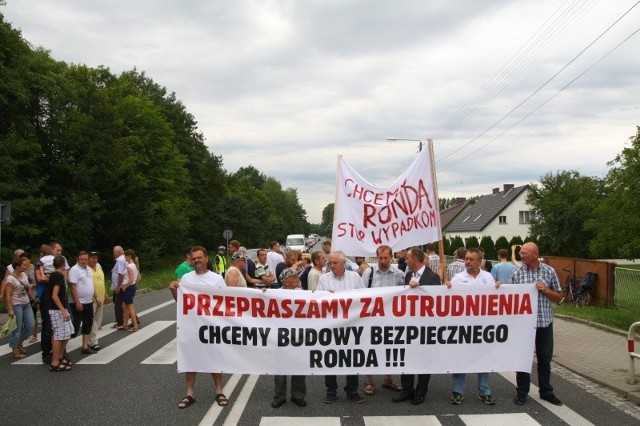 Protest trwał od godziny 16 do 16.30. Co kilka minut robiono przerwy by zmniejszyć utrudnienia dla kierowców.