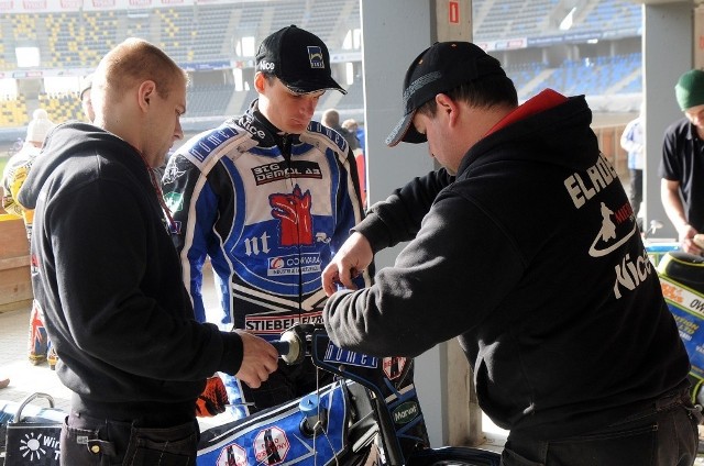 Adrian Miedziński trenował już tydzień temu na Motoarenie.