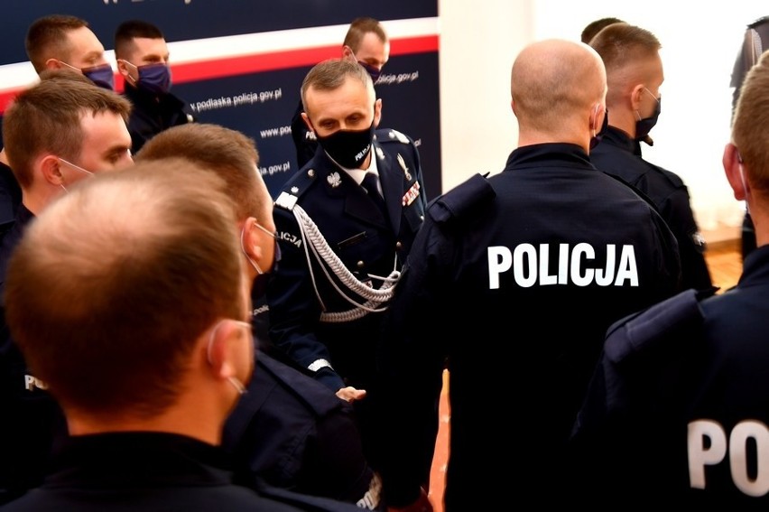 Białystok. Ślubowanie policjantów w podlaskiej Policji. Dwunastu nowych funkcjonariuszy dołączyło do służby (zdjęcia) 