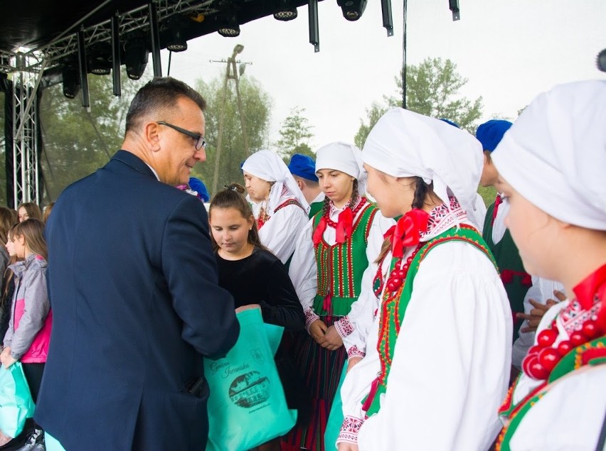 Dożynki gminne w Iwaniskach. Była dobra zabawa. Zobacz zdjęcia