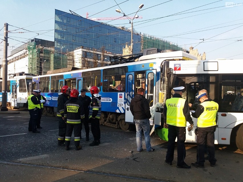 Poważny wypadek na Bramie Portowej. Jedenaście osób rannych