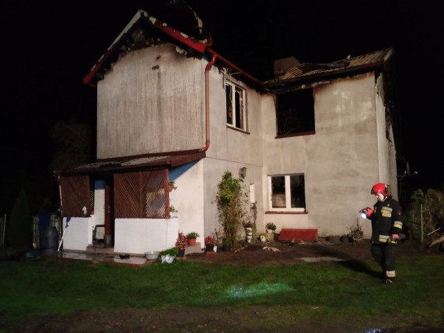 Pożar domu w Szydlicach, we wtorek, 20.10.2020 r. Dwuosobowa rodzina straciła dom
