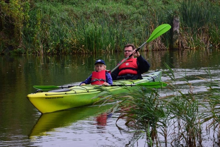 Trwa "Kajakowy weekend z ZHR" w Inowrocławiu. Harcerze...