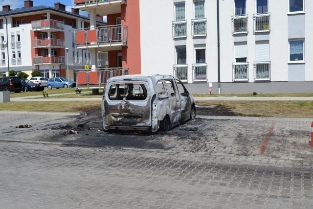 W Borkowie spłonęły trzy auta. Dalsza część gangsterskich porachunków? 