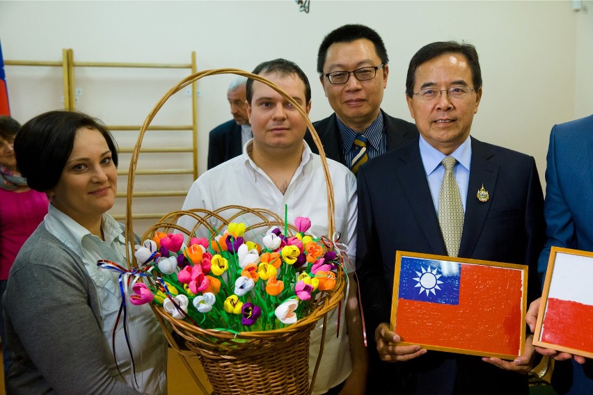Ambasador Tajwanu i Robert Tyszkiewicz w ośrodku dla osób z autyzmem (zdjęcia)