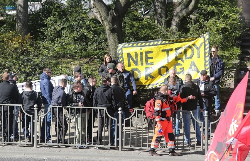 Protest przeciwko zakazowi aborcji przerwała policja. Czy słusznie? 