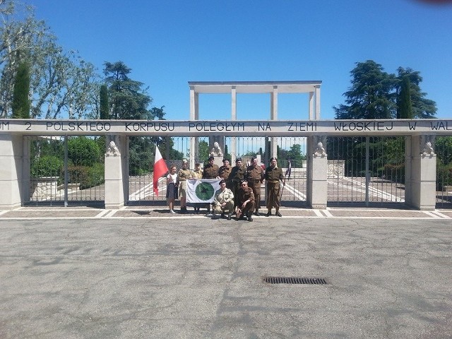 Szczecinianie w drodze na Monte Cassino odwiedzili także polski cmentarz wojskowy w Bolonii.