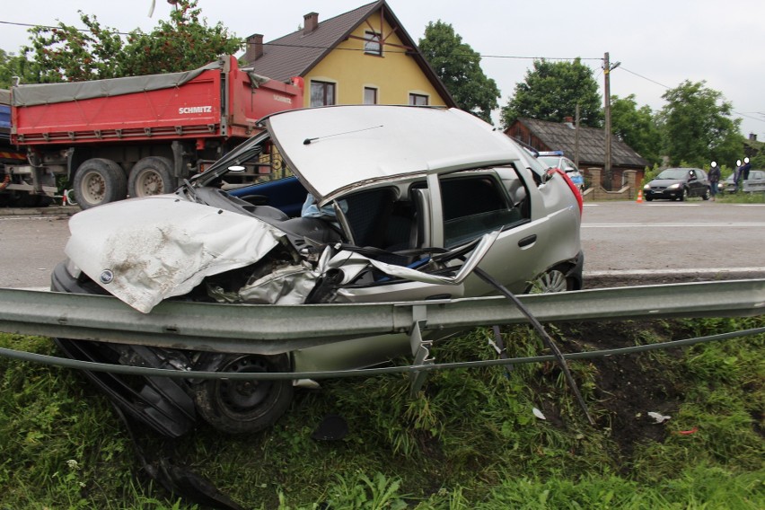 Droga grozy w Zadrożu. Od 2011 r. zginęło tu 3 osoby i aż 30 osób zostało rannych [ZDJĘCIA]