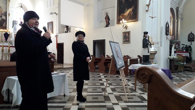 Odsłonięto odnowioną rzeźbę świętego Jana Nepomucena w parafii w Lipiach. Więcej na kolejnych zdjęciach.