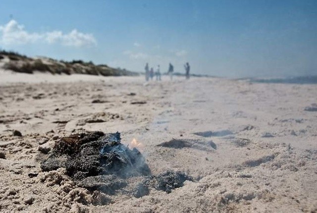 Substancja znaleziona na plaży w Czołpinie.