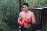 "Serce do walki" - przebojowy film o nielegalnych walkach bokserskich od piątku w kinach 