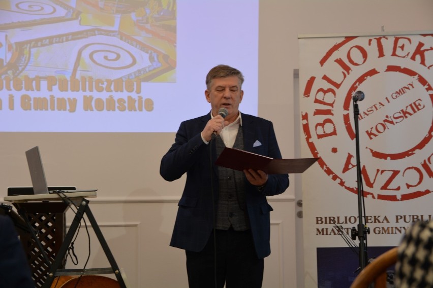 100 lat Biblioteki Publicznej Miasta i Gminy Końskie. Piękną uroczystość jubileuszową uświetnił występ Piotra Salaty