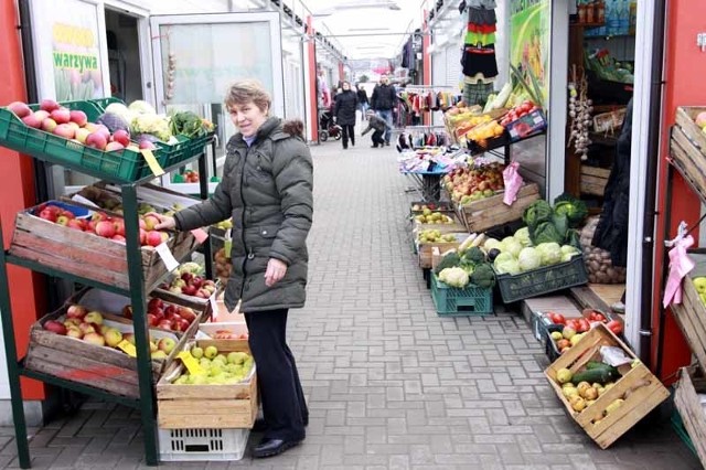 Bazar przy Wierzbowej ruszył niedawno, ale nie narzeka ani na brak klientów, ani handlujących. To najmłodsze miejskie targowisko.