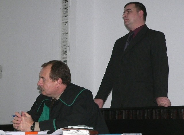 Waldemar Szymański, były wicekomendant kazimierskiej policji, stanął w czwartek przed buskim Sądem Rejonowym.