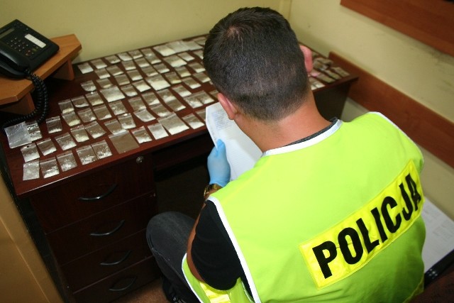 Rypińscy policjanci zajmujący się zwalczaniem przestępczości narkotykowej ustalili, że jeden z mieszkańców Rypina miał mieć w domu narkotyki.