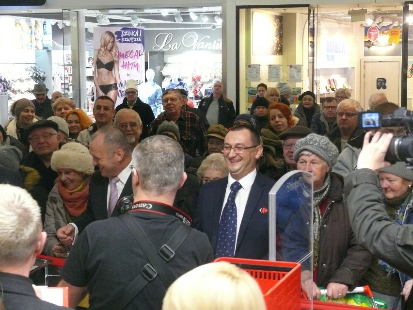 Radom. Otwarcie marketu Carrefour w Galerii Słonecznej