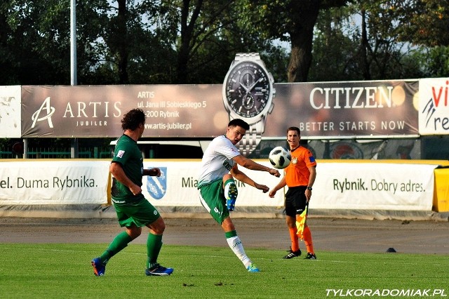 Maciej Świdzikowski (z prawej) nie zagra z Resovią Rzeszów za nadmiar żółtych kartek.