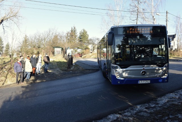 Przejazd techniczny autobusu do Podstolic odbył się w tym tygodniu. Trasa linii 214 ma zostać wydłużona do tej wioski na przełomie marca i kwietnia 2021. W związku z tym gmina Wieliczka dopłaci do przejazdów tego autobusu 140-150 tys. zł w skali roku