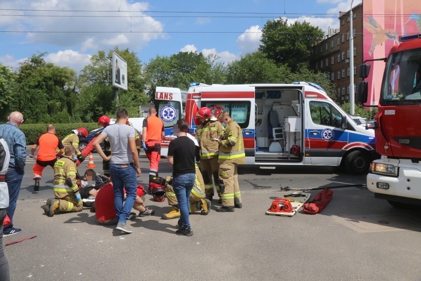 Wypadek na ul. Krakowskiej we Wrocławiu. Skuter zderzył się...