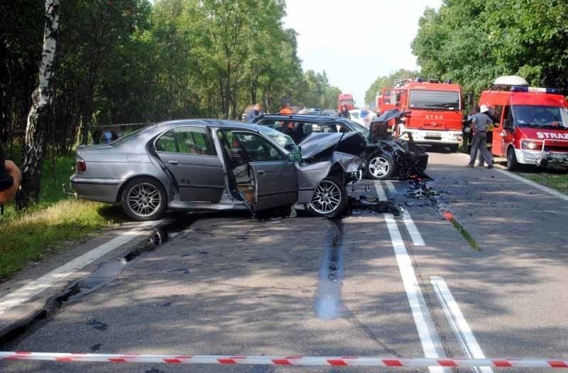 Wypadek na ósemce. Audi zderzylo sie z bmw, sześc osób...