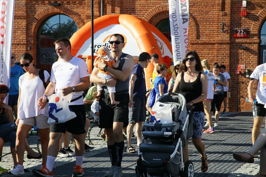 Bieg Fabrykanta 2016. 10 kilometrów szlakiem fabrykanckiej Łodzi [ZDJĘCIA]