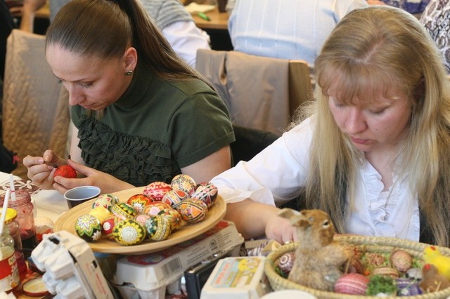 W muzeum będzie można przygotować jajka techniką wydrapywania wzoru, czyli kroszonki, pisania woskiem (tzw. batiku) oraz wytrawiania octem.