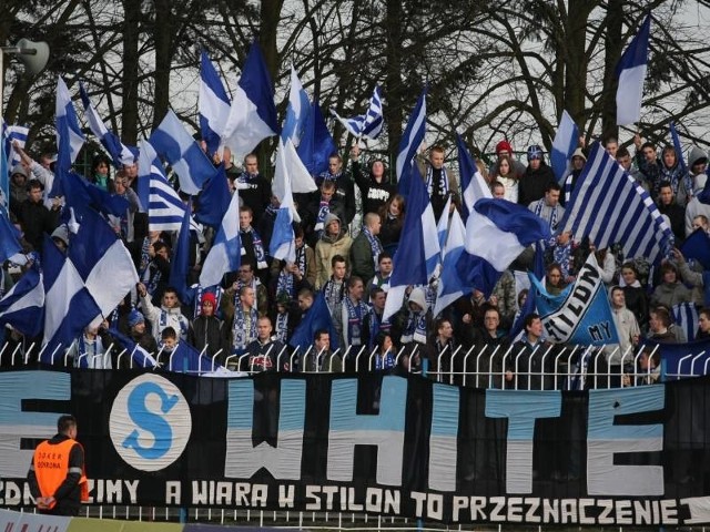 Kibice Stilonu, wspierający dopingiem pierwszoligowych piłkarzy GKP Gorzów, ruszą dziś pod ratusz, aby zaprotestować przeciwko nierównemu podziałowi środków na sport. W marszu wezmą udział też fani innych dyscyplin.