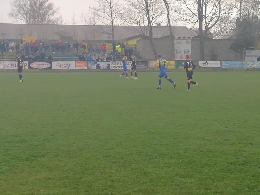 4 liga. Neptun Końskie wygrał 2:0 z Koroną II Kielce. Podopieczni trenera Waldemara Szpiegi zostali nowym liderem tabeli (ZDJĘCIA)