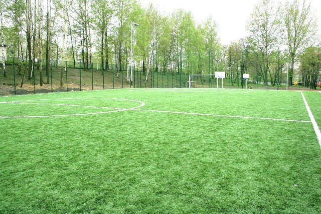 Kompleks sporotowo-rekreacyjny w Jasieńcu-Kolonii zostanie rozbudowany. Dzięki dofinansowaniu powstaną tam dwa boiska - do piłki nożnej i siatkówki plażowej